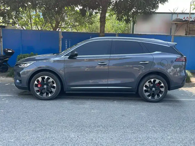 BYD Tang — Фото автомобиля 7