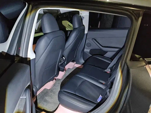 Tesla Model Y — Фото автомобиля 13