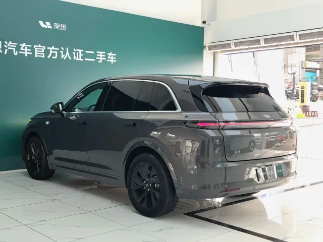 Li Auto L7 — Фото автомобиля 15