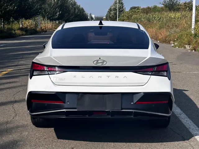 Hyundai Elantra — Фото автомобиля 8