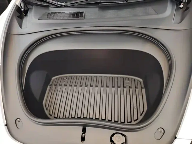 Tesla Model 3 — Фото автомобиля 19