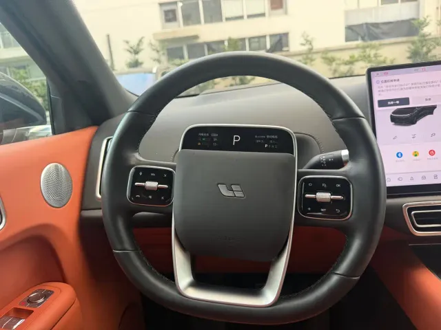 Li Auto L8 — Фото автомобиля 6