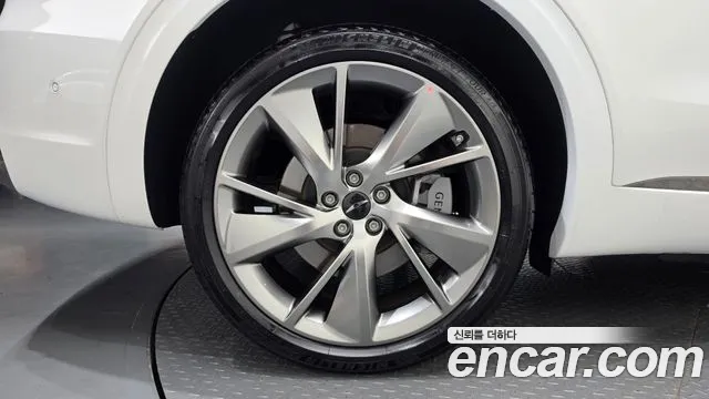 Genesis GV70 — Фото автомобиля 4