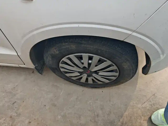 Wuling Hongguang V — Фото автомобиля 6