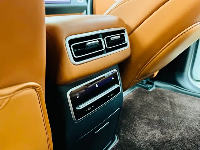 Li Auto L7 — Фото автомобиля 25