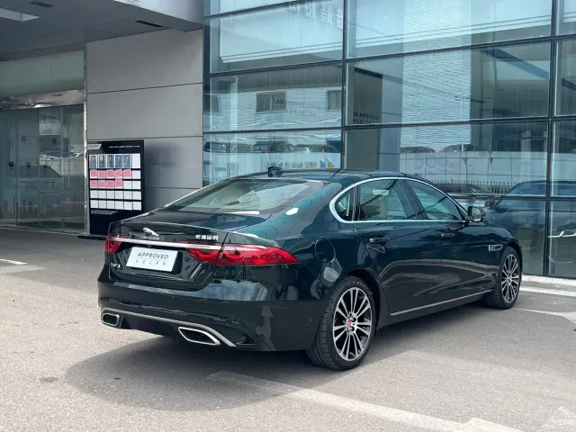 Jaguar XFL — Фото автомобиля 9