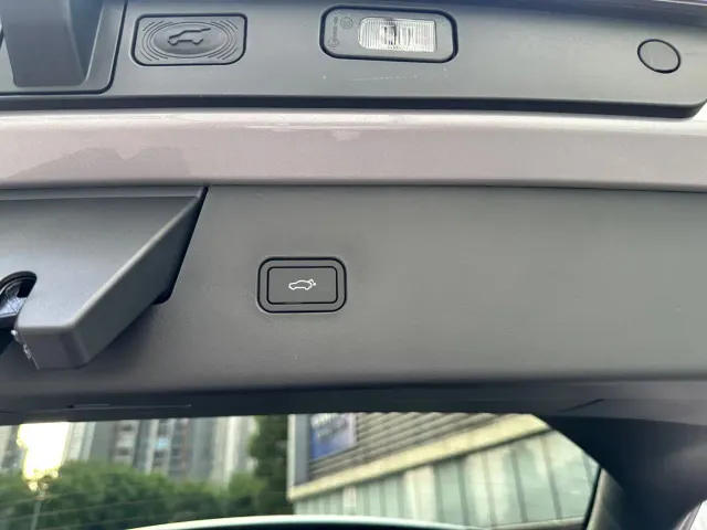 Volvo XC70 Plug-in Hybrid — Фото автомобиля 17