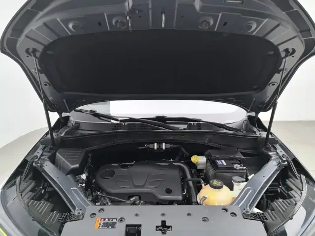 Roewe RX5 — Фото автомобиля 6