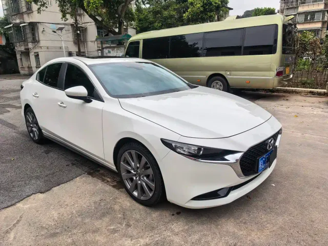 Mazda Axela — Фото автомобиля 2