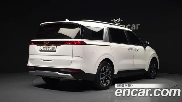 Kia Carnival Generation 4 — Фото автомобиля 2