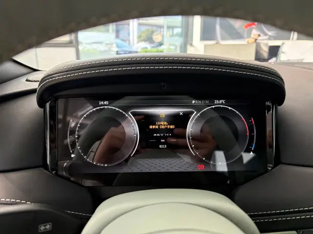 Aston Martin DB12 — Фото автомобиля 6