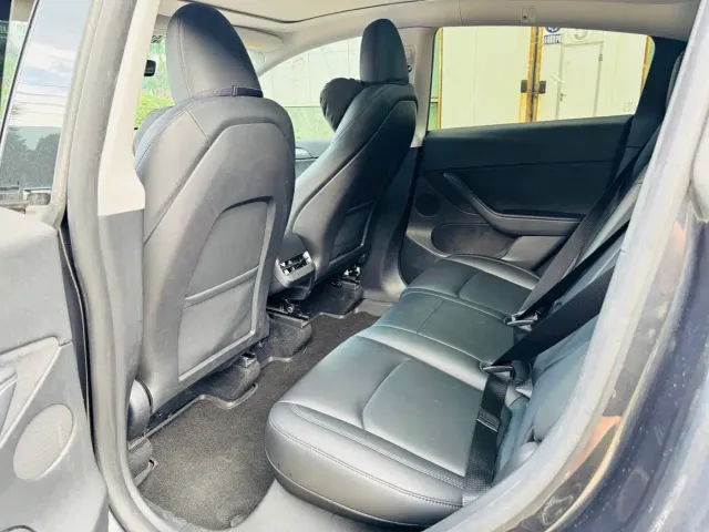 Tesla Model Y — Фото автомобиля 8