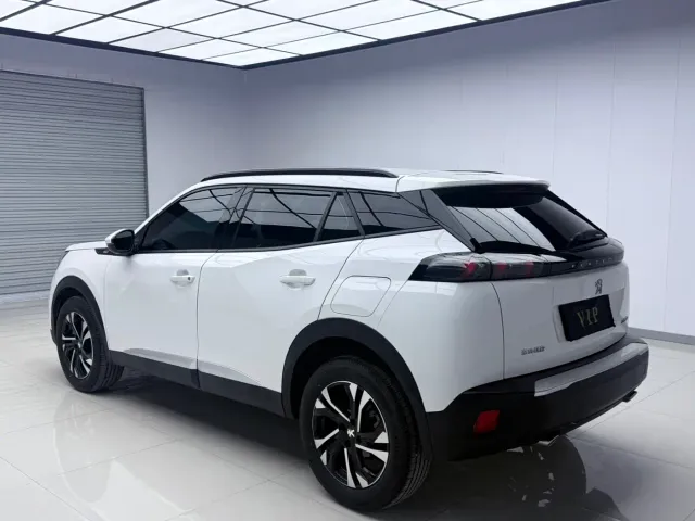 Peugeot 2008 — Фото автомобиля 5