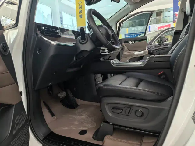 GAC Trumpchi E8 — Фото автомобиля 9