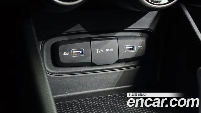 Hyundai Venue — Фото автомобиля 12