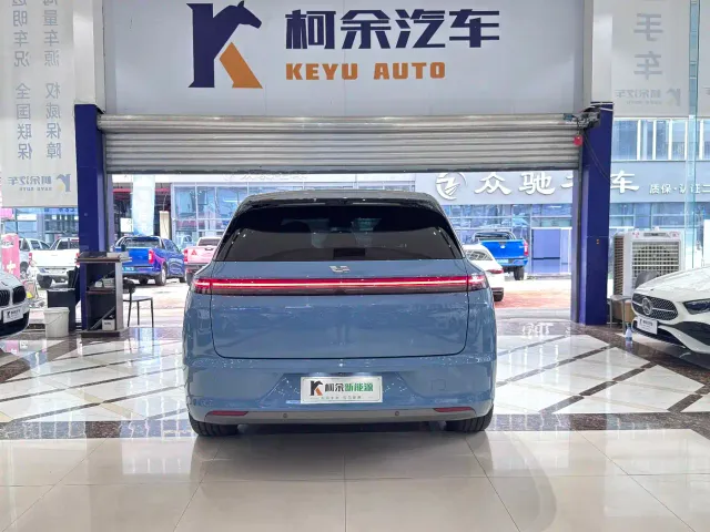 Li Auto L7 — Фото автомобиля 15