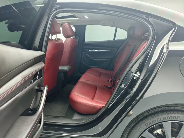 Mazda Axela — Фото автомобиля 5