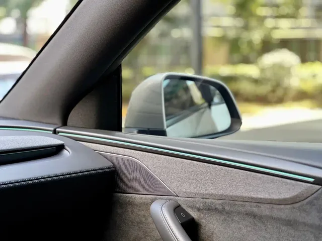 Tesla Model Y L — Фото автомобиля 16