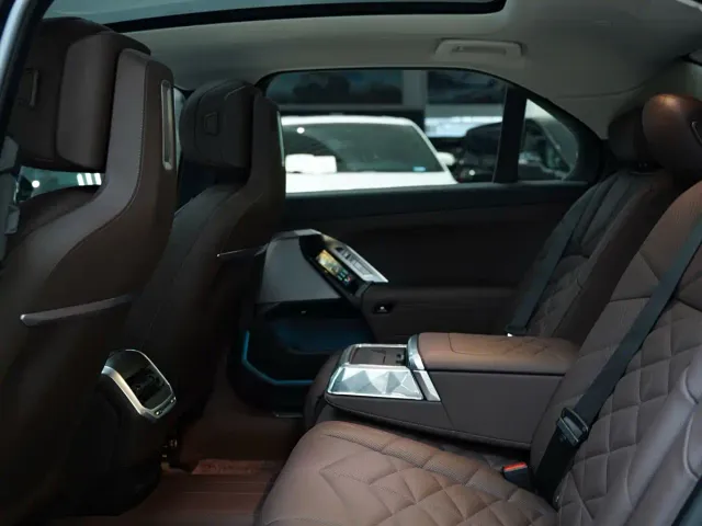 BMW 7 Series — Фото автомобиля 14