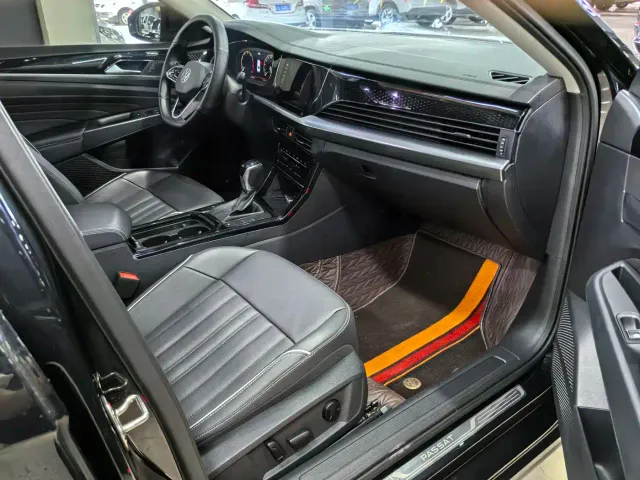 Volkswagen Passat — Фото автомобиля 11
