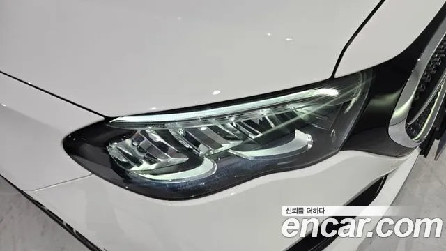Mercedes-Benz E-Class — Фото автомобиля 12