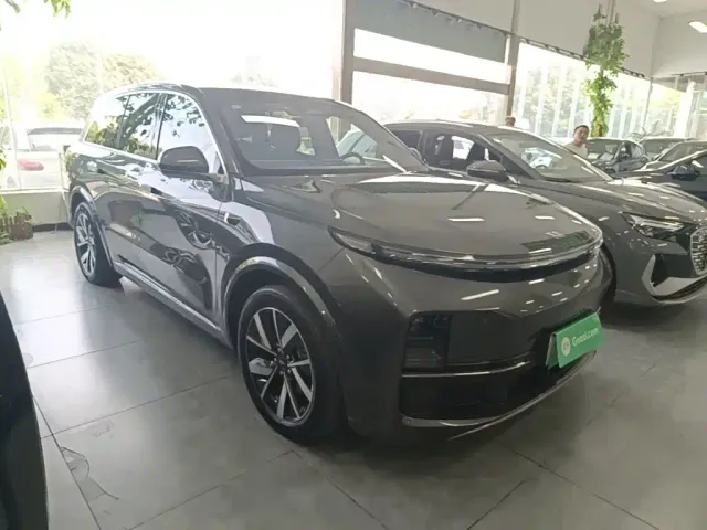 Li Auto L8 — Фото автомобиля 3