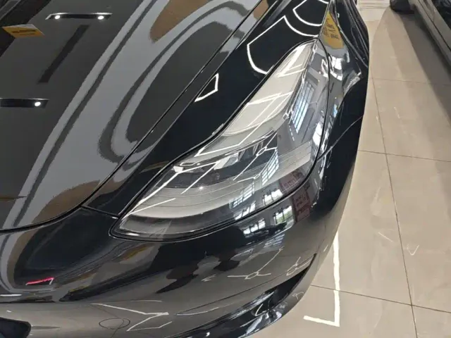 Tesla Model 3 — Фото автомобиля 23