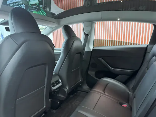 Tesla Model Y — Фото автомобиля 9