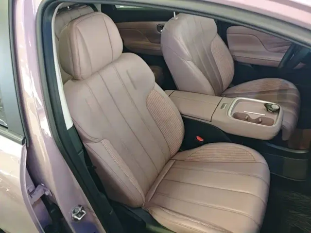 GAC Aion UT — Фото автомобиля 24