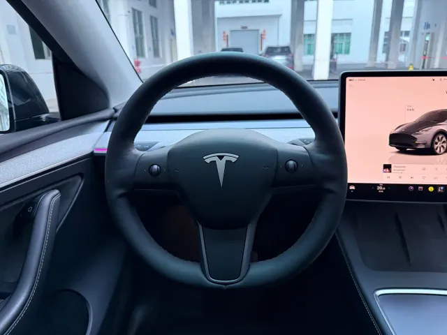 Tesla Model Y — Фото автомобиля 14