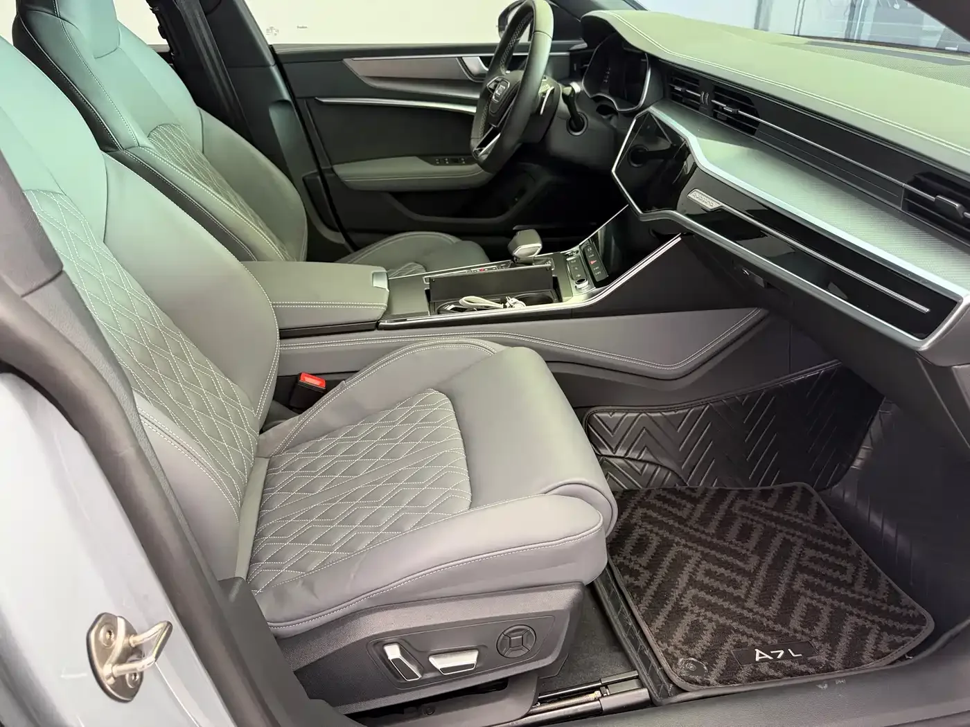 Audi Audi A7L 2024 45 TFSI quattro RS Kit Racing Edition — Фото автомобиля 13