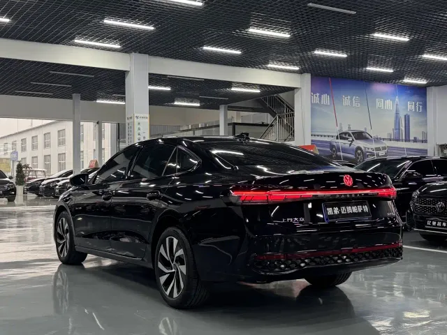 Volkswagen Passat — Фото автомобиля 7