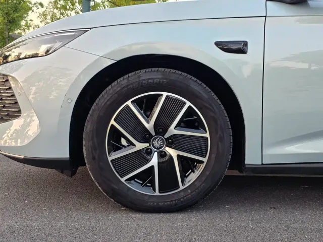 BYD Qin L — Фото автомобиля 23