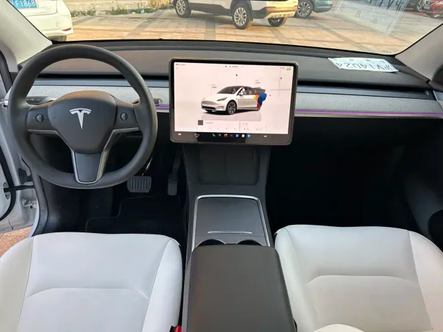 Tesla Model Y — Фото автомобиля 5