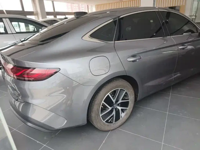 BYD Qin L — Фото автомобиля 6