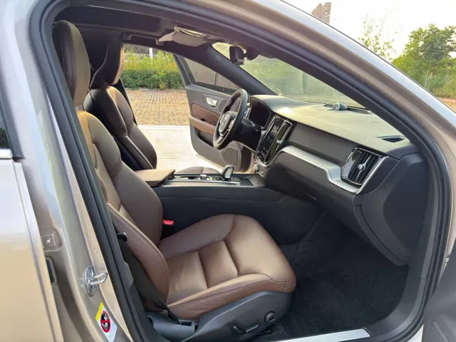 Volvo S60 — Фото автомобиля 11