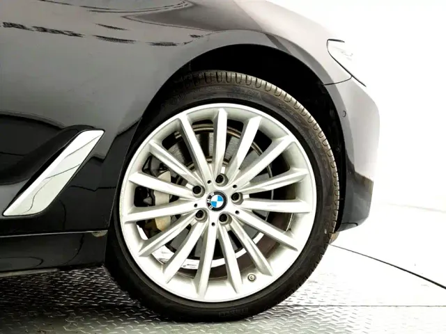 BMW 5 Series — Фото автомобиля 25