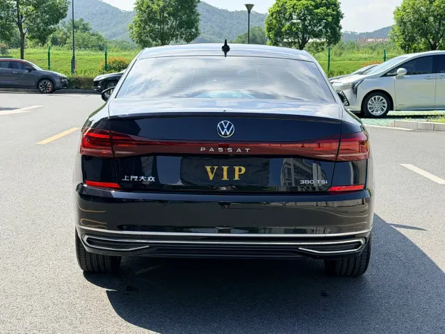Volkswagen Passat — Фото автомобиля 5