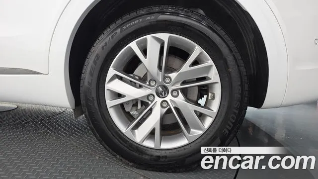 Genesis GV70 2.5T Бензин 2WD — Фото автомобиля 21