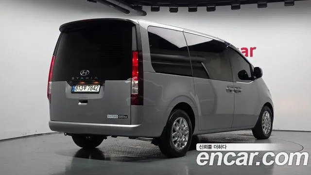 Фотография автомобиля — Hyundai Staria