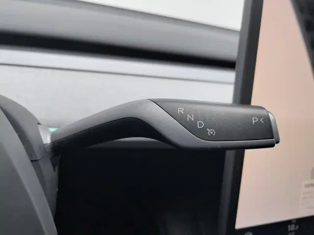 Tesla Model Y — Фото автомобиля 13
