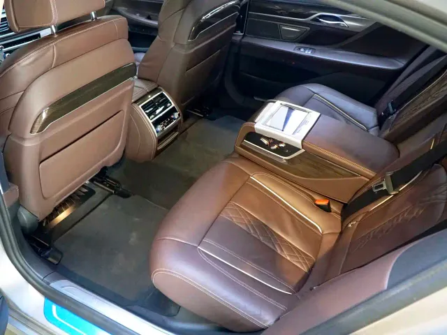 BMW BMW 7 Series 2021 Model 730Li Luxury Package — Фото автомобиля 8