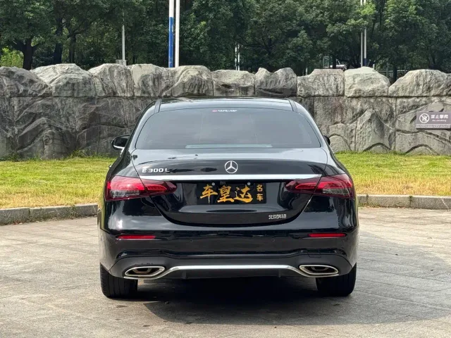 Mercedes-Benz E-Class — Фото автомобиля 5