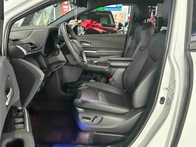 Toyota Sienna — Фото автомобиля 7