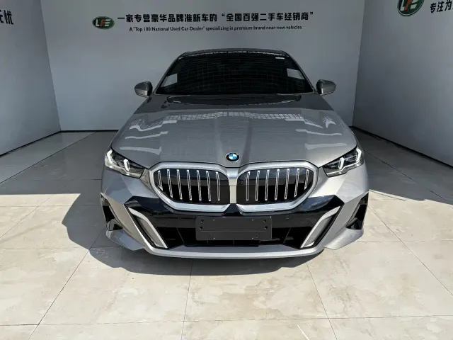 BMW 5 Series — Фото автомобиля 2