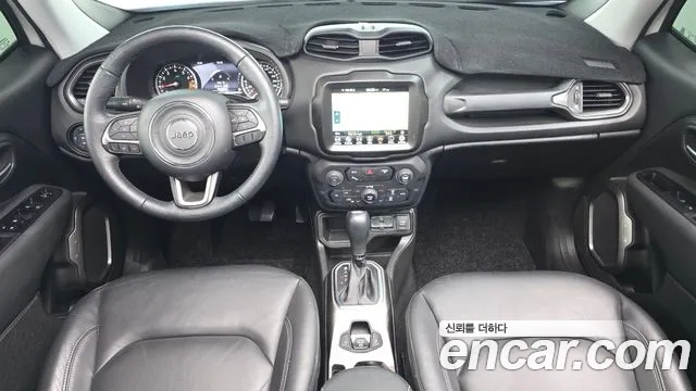 Jeep Renegade — Фото автомобиля 10