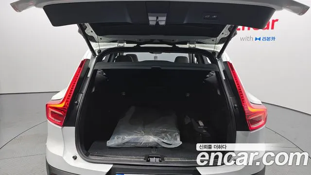 Вольво XC40 B4 Ultra Bright — Фото автомобиля 20