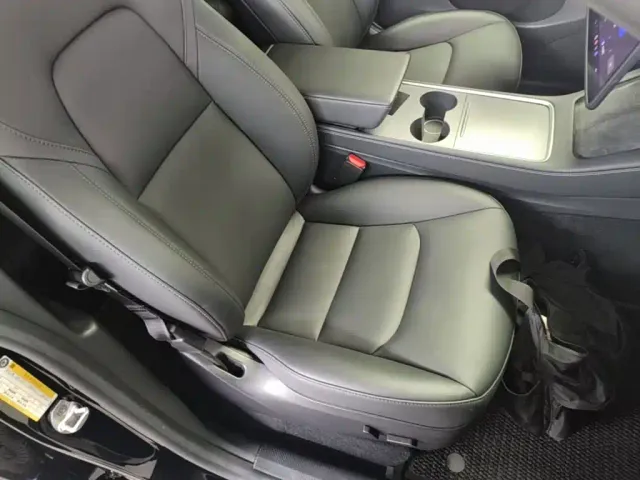 Tesla Model Y — Фото автомобиля 24