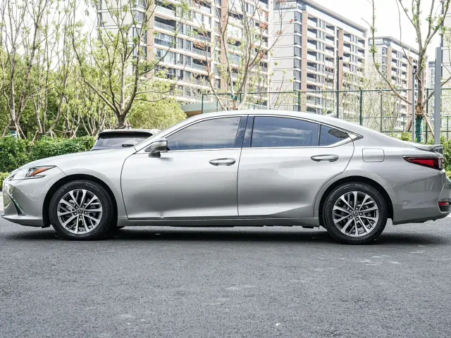 Lexus ES — Фото автомобиля 7