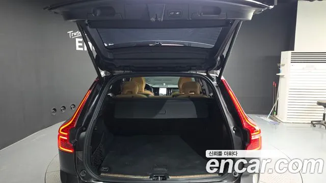 Volvo XC60 2nd Gen — Фото автомобиля 26